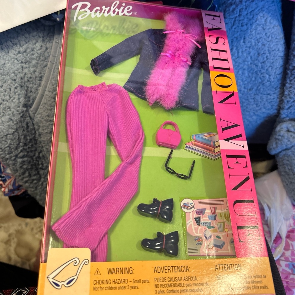 Nib Barbie fashion Avenue blue top/pink pants